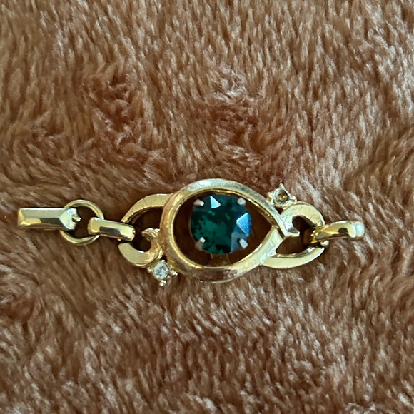 Vintage Emerald Green Necklace, Earrings and Necklace Extender in Gold Tone - Picture 6 of 13